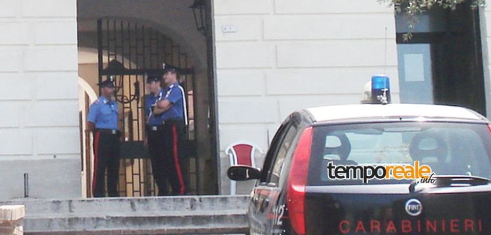 Minturno / Discussione tra sindaco e ambulante: volano sedie e scrivania e anche le denunce