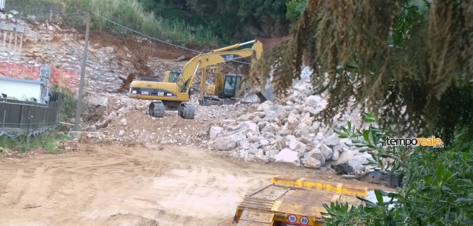 Gaeta / Case in riva al mare, l’ombra dei prestanomi. I parlamentari Trano e Dessì invocano l’anticorruzione