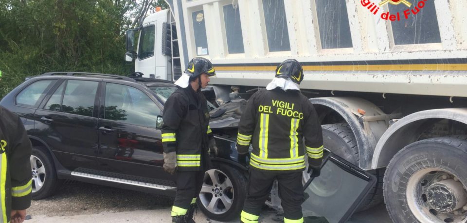 Ausonia / Scontro tra auto e camion sull’Ausente, tre feriti