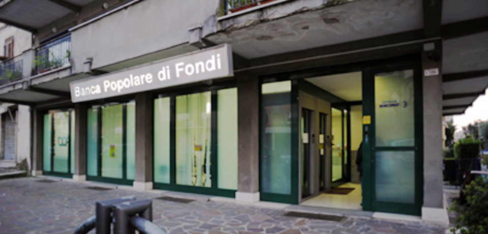 Scauri / Si aggirava nei pressi della Banca Popolare di Fondi, allontanato con foglio di via