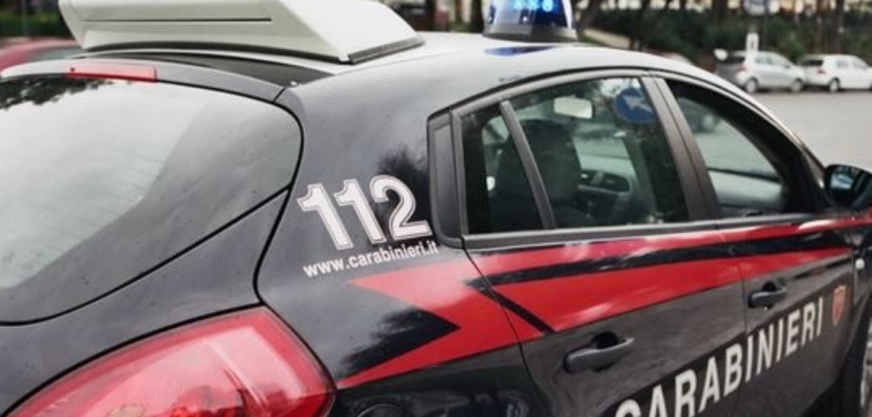 Fondi / Tenta di incassare un assegno di provenienza delittuosa: denunciata 62enne