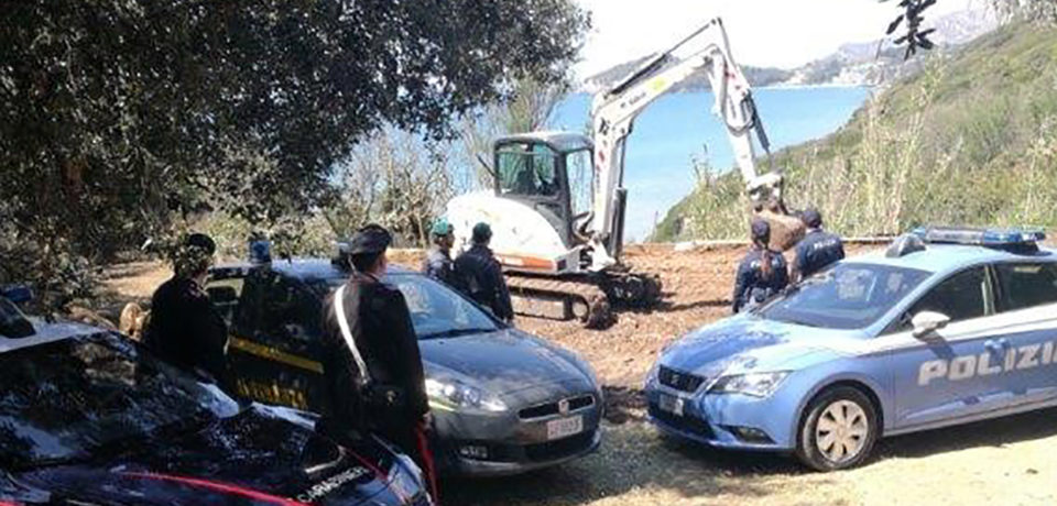 Gaeta / Demolito l’ecomostro a Le Scissure