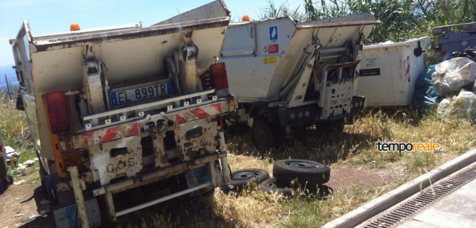 Ventotene / Sabotati i mezzi della nettezza urbana
