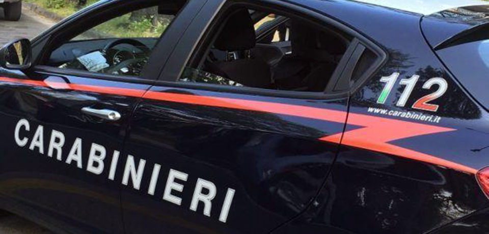 Gaeta / Si finge maresciallo dei carabinieri e ruba 500 euro: 47enne denunciato