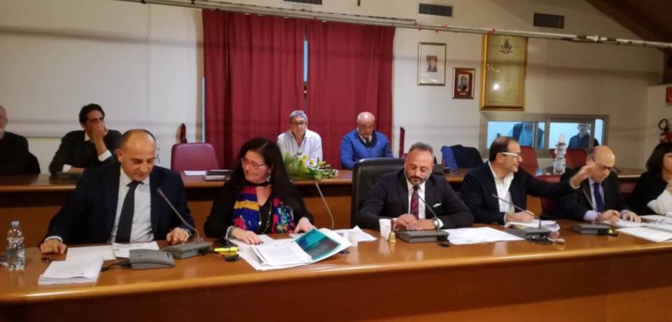 Formia / Consiglio comunale sul Pontile Eni: i Comuni del golfo uniti sulla delocalizzazione