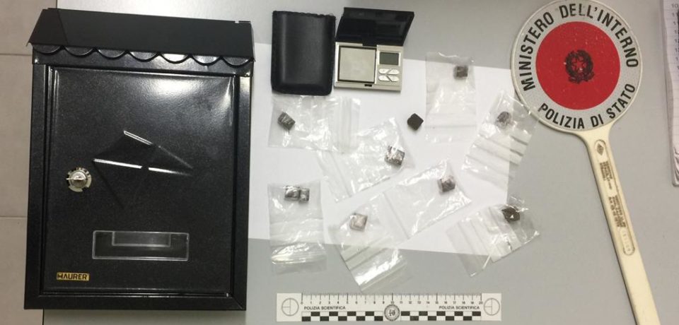 Formia / Deposita l’hashish in una cassetta della posta: denunciato il figlio di un noto pusher