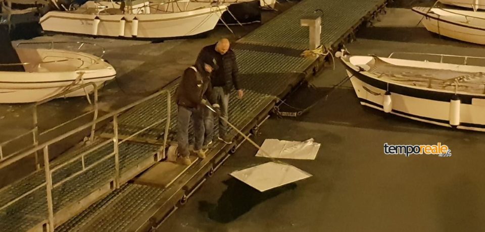 Formia / Atto vandalico al Molo Vespucci: ignoti svuotano in mare gli estintori antincendio