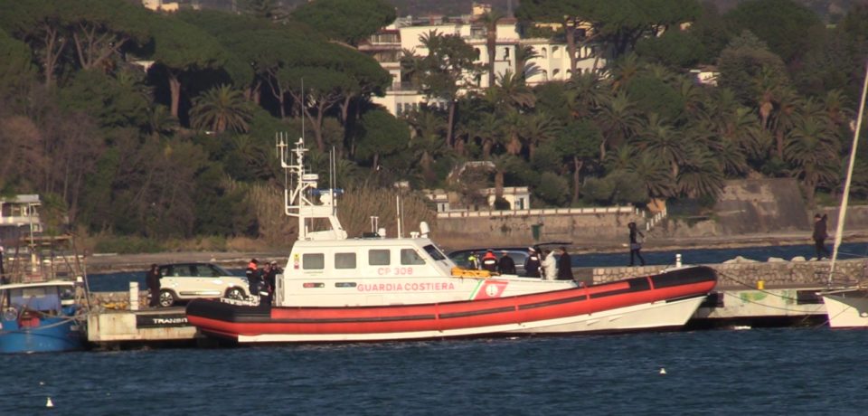 Ventotene / Cadavere in mare, si cerca negli elenchi delle persone scomparse