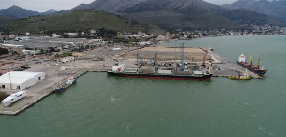 Porto di Gaeta, arrivata nave di alluminio dall’Africa