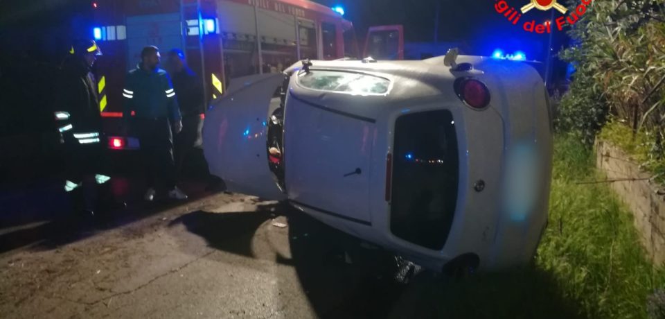 Castelforte / Si ribalta con l’auto, ferita una donna