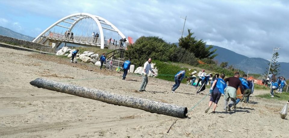 Fondi / La Spiaggia di Sant’Anastasia torna a respirare grazie a 100 Cittadini e Volontari di “Fare Verde”