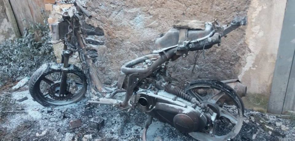 Minturno / Incendi di veicoli a Tufo, i residenti hanno paura e chiedono la videosorveglianza