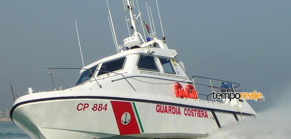 Ponza / Due persone ferite su una barca in avaria al largo di Palmarola, salvate dalla Guardia Costiera