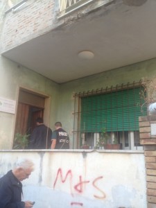 La polizia scientifica sul luogo dell'omicidio