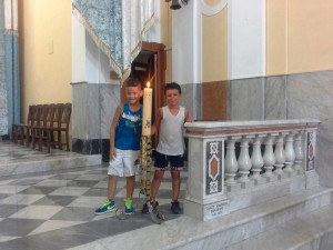 Accensione del cero in chiesa a Itri