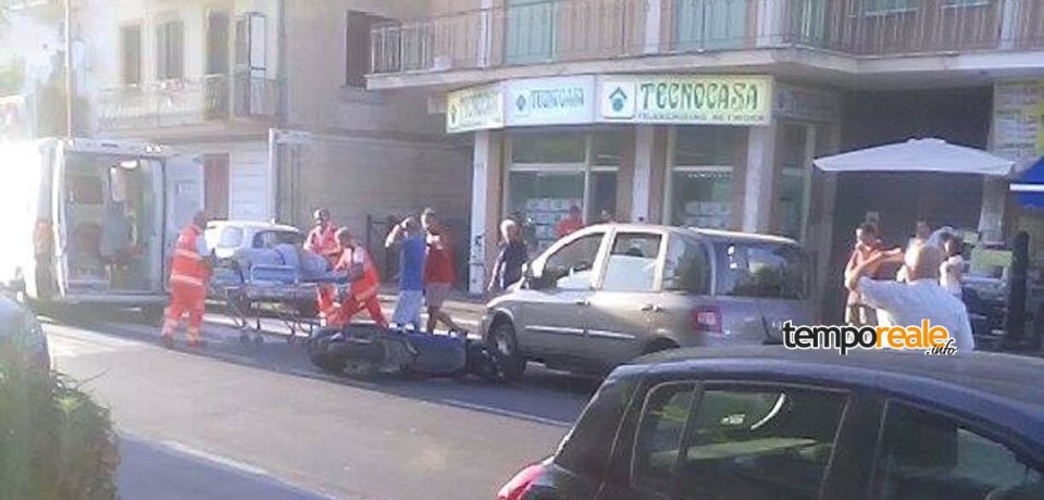 Scauri / Scontro tra auto e scooter, traffico in tilt sulla Via Appia