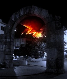 Itri brucia la notte del 1 agosto 2015.jpg 5