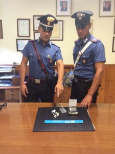 carabinieri fondi dosi di eroina