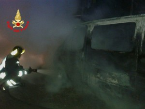 sezze auto bruciate 1