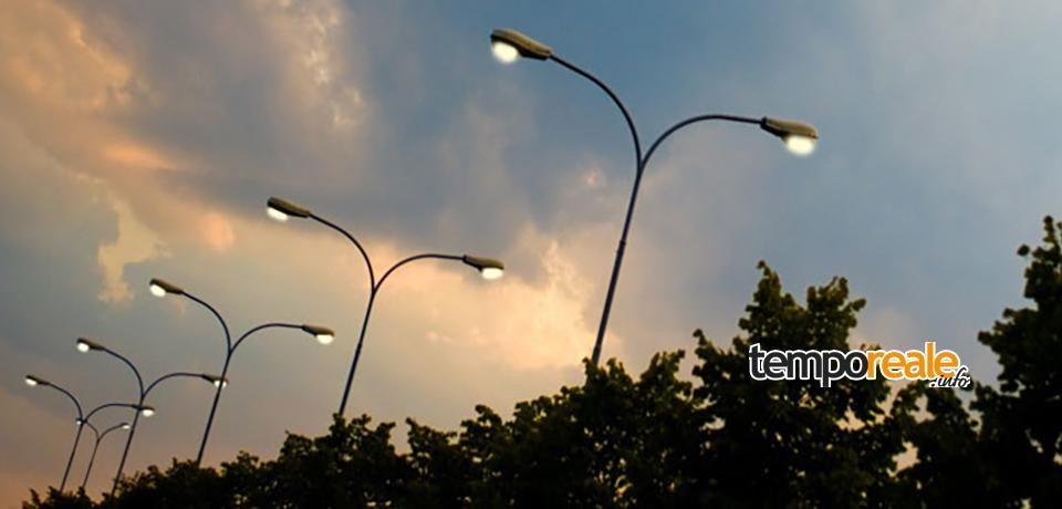 Gaeta / Via Monte Tortona finalmente illuminata