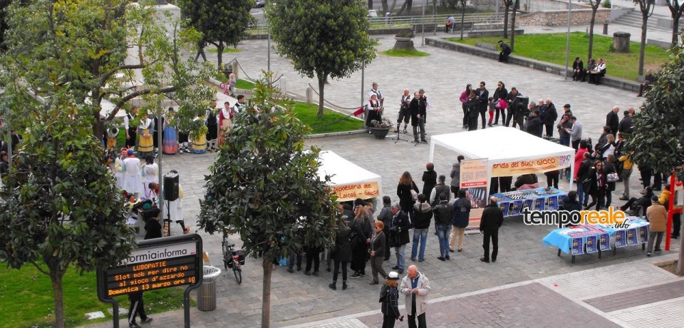 Formia / Lotta alle ludopatie, successo per lo Slot Mob in Piazza Vittoria