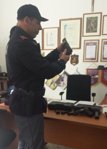 polizia gaeta sequestro pistole