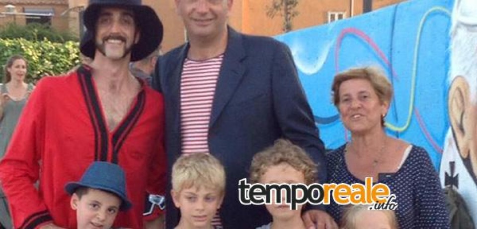 Minturno / Grande partecipazione di bambini per il ritorno del Cantastorie Hugo Fonti