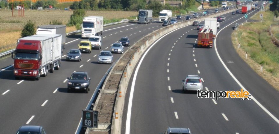 Frosinone / La Polizia rintraccia un minore straniero legato con delle cinghie sotto un camion