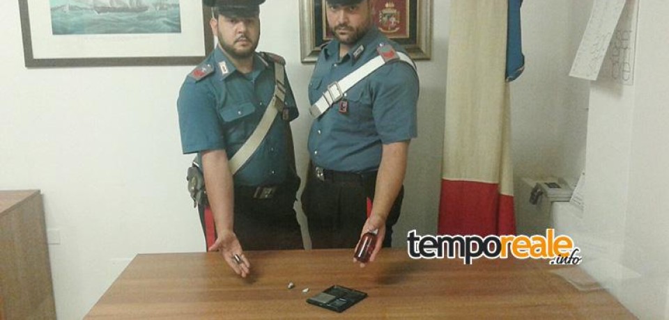 Fondi / Carabinieri fuori servizio arrestano un pusher treno