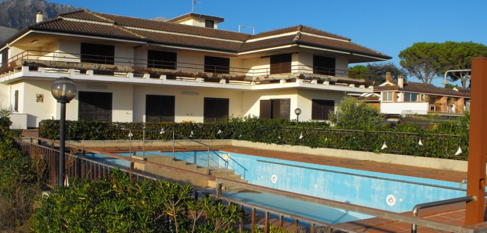 Formia / Villa confiscata ad Acquatraversa, firmata la concessione con le associazioni vincitrici del bando