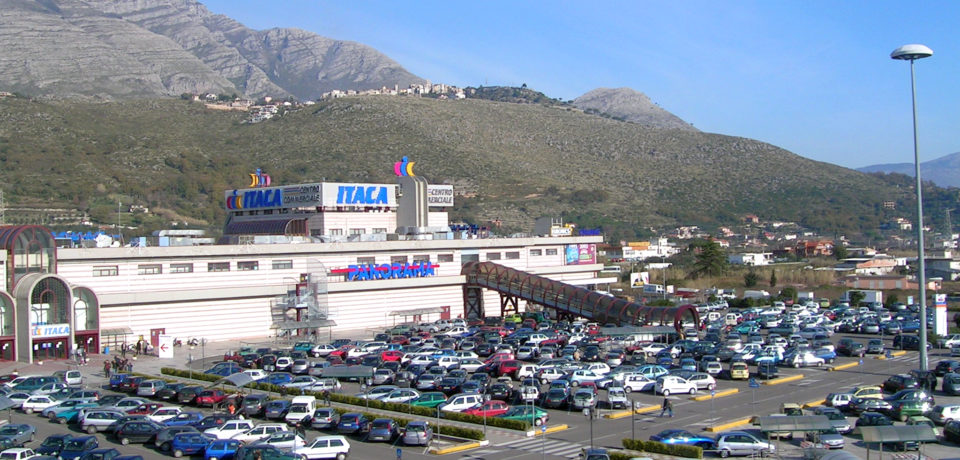 Formia / Colta in flagranza di reato, denunciata una donna per furto