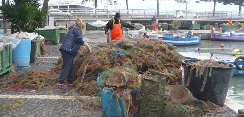 Formia / Reti da pesca piene di detriti e plastica, danni da oltre 12mila euro