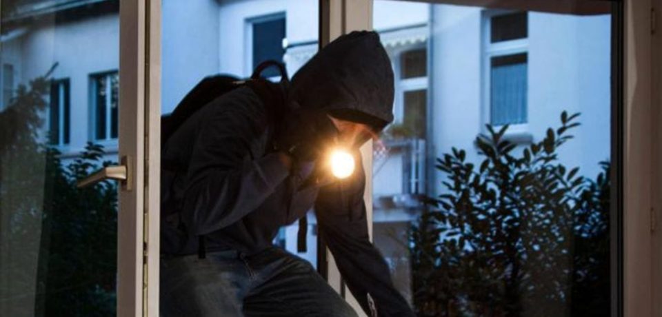 Furti in tre scuole a Formia, Santi Cosma e Damiano e Coreno Ausonio