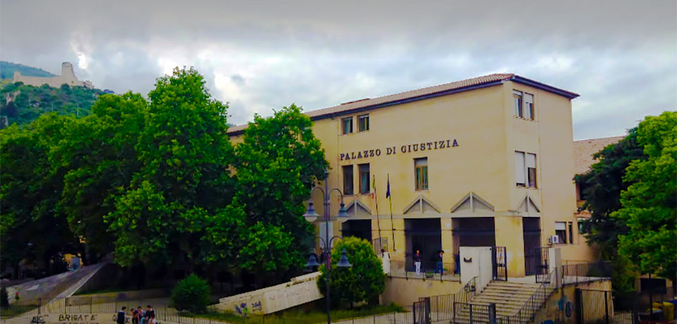 Santi Cosma e Damiano / Ubriaco, dà in escandescenze al distributore: tornato in libertà