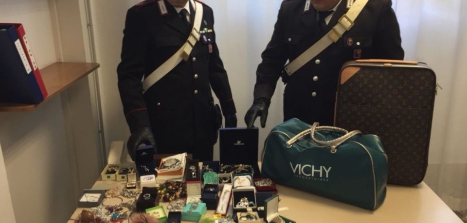 Sabaudia / Carabinieri all’inseguimento dei ladri, recuperata la refurtiva