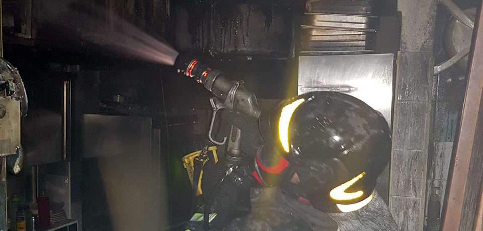 Gaeta / Incendio di una cucina in un locale: intervengono i vigili del fuoco