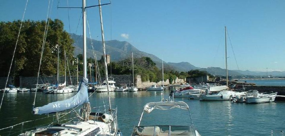 Formia / Via ai lavori di restauro della garitta borbonica al porticciolo di Caposele