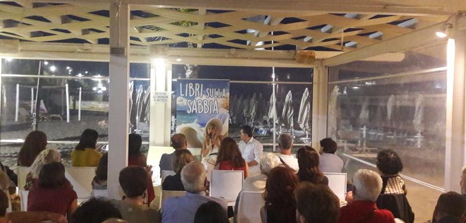 Federica Angeli a “Libri sulla sabbia”: “Non vincono le mafie, vinciamo noi” (video)