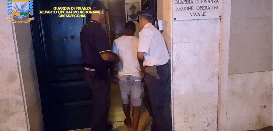 Sabaudia / Impiegava manodopera clandestina sul peschereccio, denunciato armatore