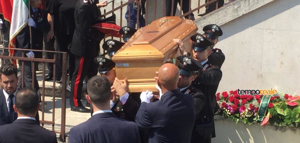 In tanti per l’estremo saluto al vicebrigadiere Domenico Pappa (video)