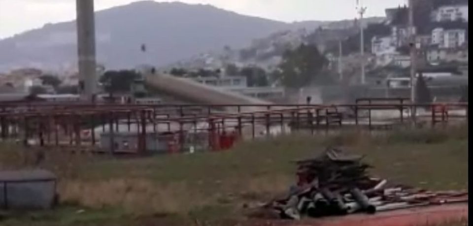 Gaeta / Demolita una ciminiera di 75 metri, in corso la trasformazione del polo strategico (video)