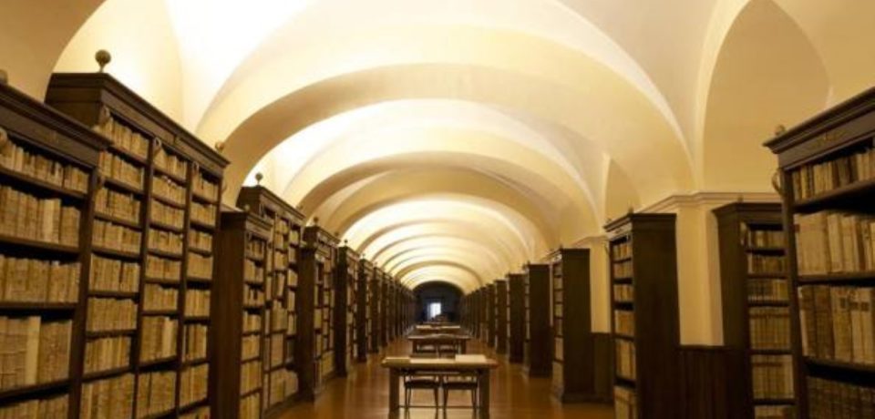 Formia / Ladra di libri antichi a Montecassino torna in libertà
