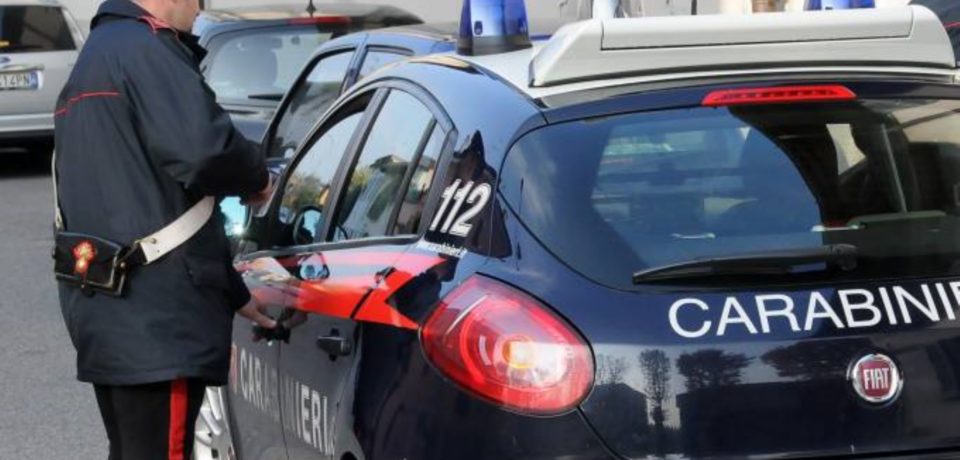Terracina / Madre picchiata e rapinata dal figlio che fugge con la complice: due denunce