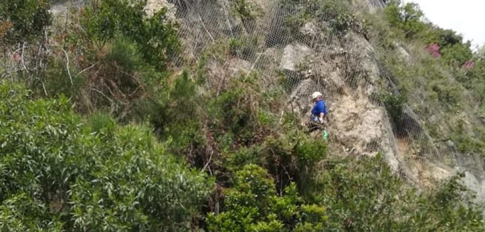 Scauri / Iniziati i lavori di consolidamento del costone roccioso del Monte d’Oro