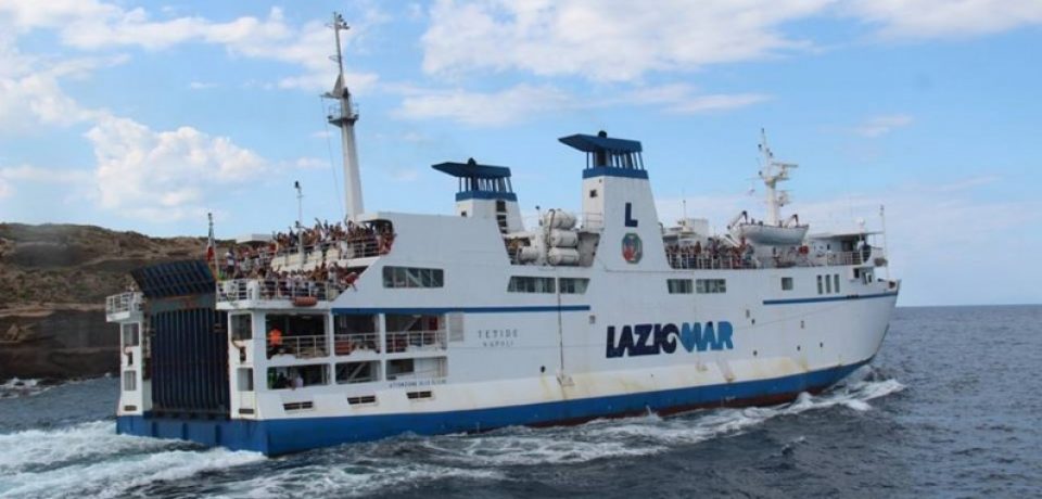 Ponza / Maltempo, viaggio “dantesco” per i turisti sul traghetto: le proteste