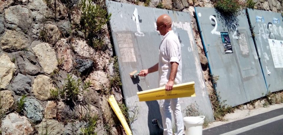 Ponza / Sergio D’Arco attacca la maggioranza con colla e pennello