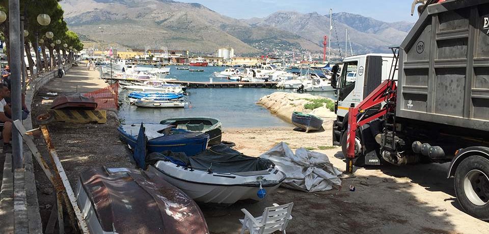 Gaeta / Bonifica del porto: rimosse numerose imbarcazioni
