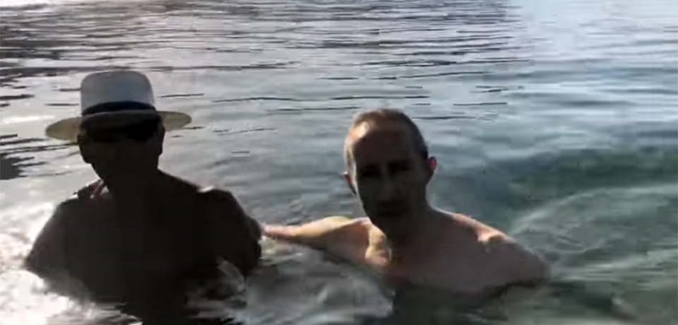 Sperlonga / Caso inquinamento Legambiente, Cusani beve l’acqua e si immerge in mare