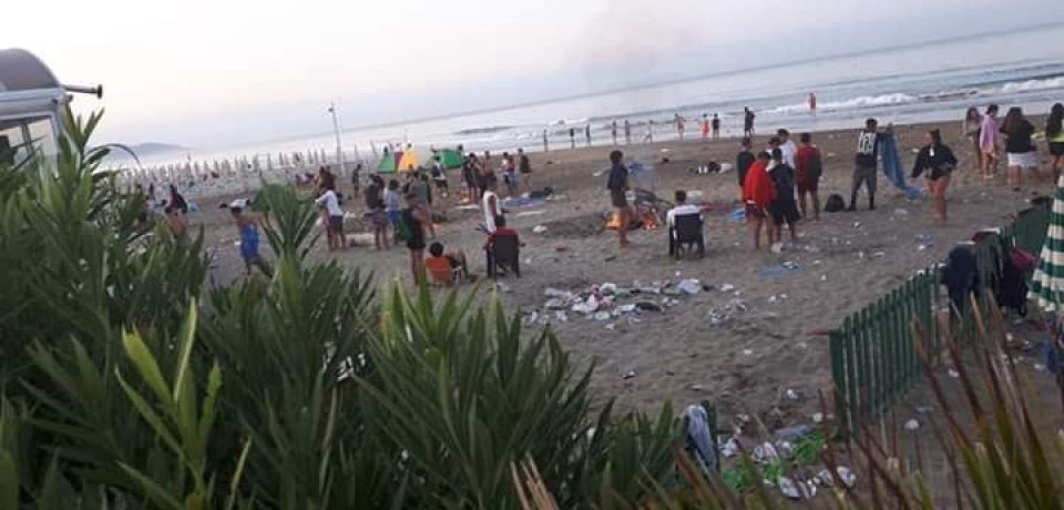 Minturno / Ferragosto di fuoco, degrado e parchi della vergogna: la denuncia di Minturno Libera