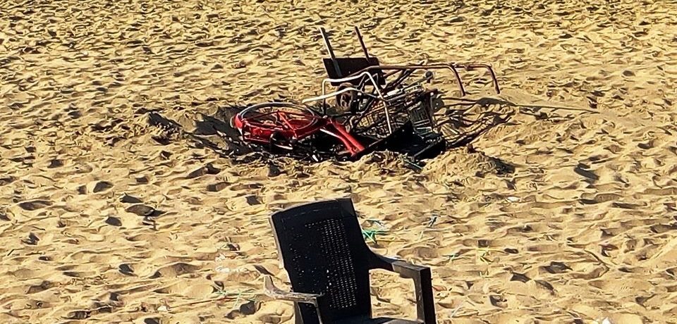 Minturno / Spiaggia di Scauri deturpata dai festeggiamenti di Ferragosto
